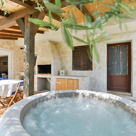 Luna Villa